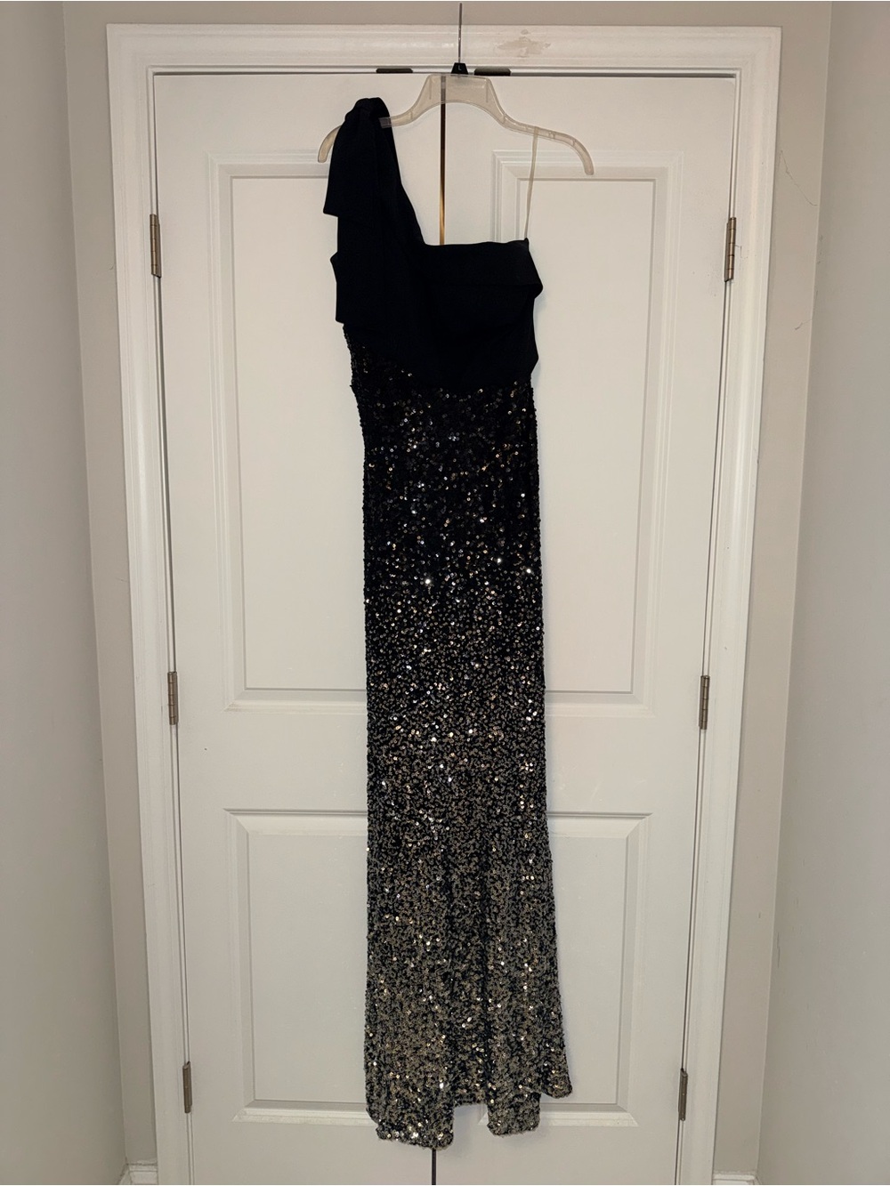 Source Unknown Black One-Shoulder Sequined Gown